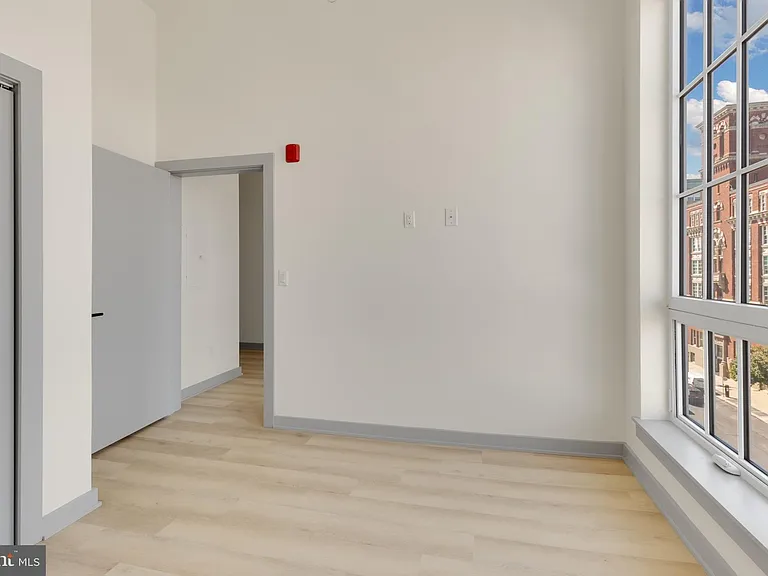 689 N Broad St #202 — Photo 3