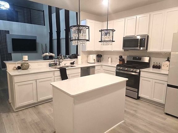 4th image of 14345 High Hill Dr