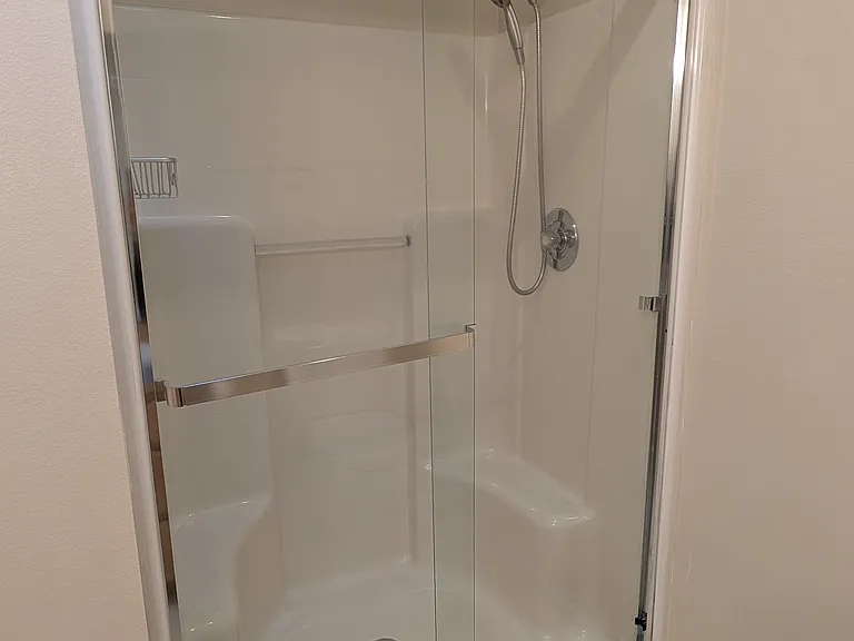 Master Bathroom (2)