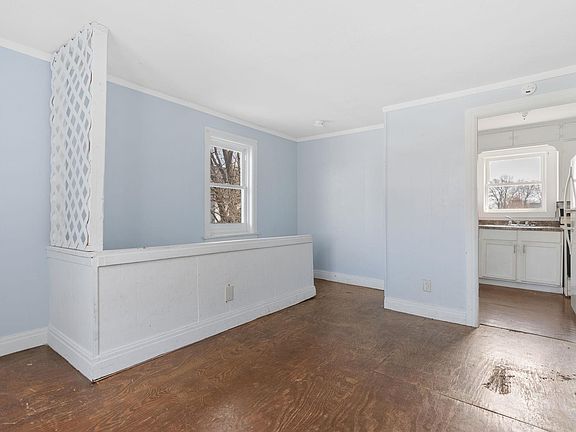 5th image of 109 S Wood St