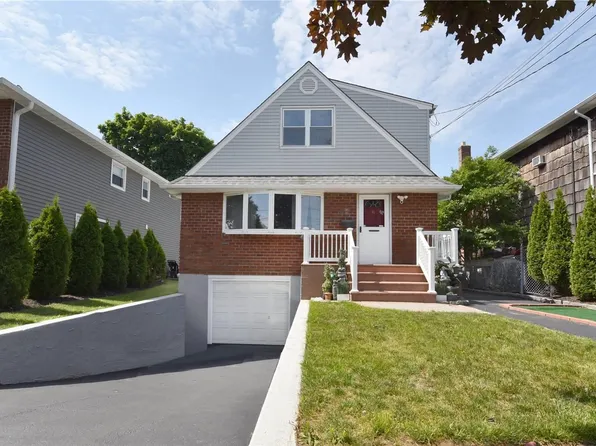 36 Vandewater Avenue, Floral Park, NY 11001