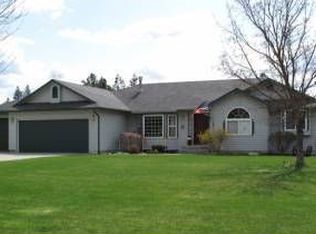 25724 E Lincoln Dr, Newman Lake, WA 99025