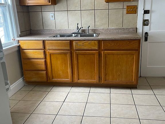 5th image of 16111 Arcade Ave