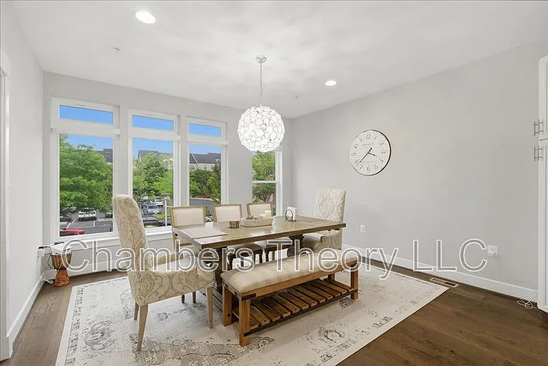 5 bed, 4.5 bath, 3206 sqft, $5,000 — Photo 3