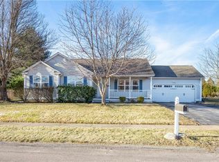 7 Straw Ln, South Kingstown, RI 02879