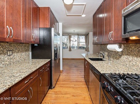 2nd image of 830 S Ada St