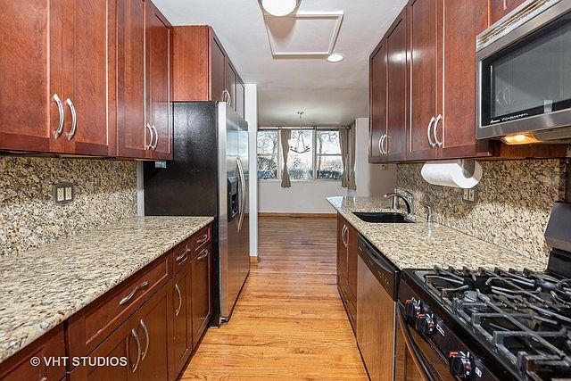 2nd image of 830 S Ada St