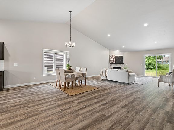 5th image of 1617 Founders St