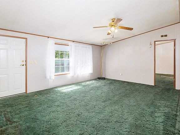 4th image of 852 Putnam Rd