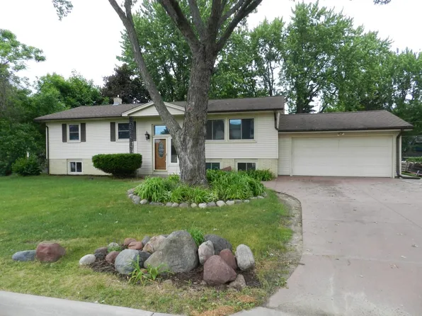 2571 Crown Hill Ct, White Bear Lake, MN 55110