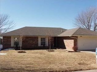 704 Oak Creek Dr, Yukon, OK 73099