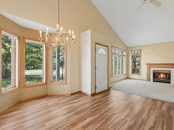 5th image of 2640 Pine Ridge Dr