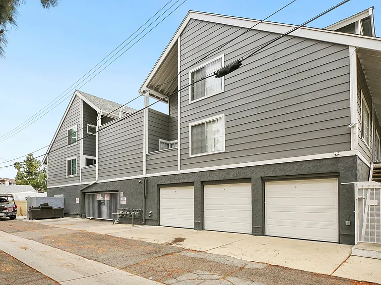 Olive Street Apartments — Photo 32