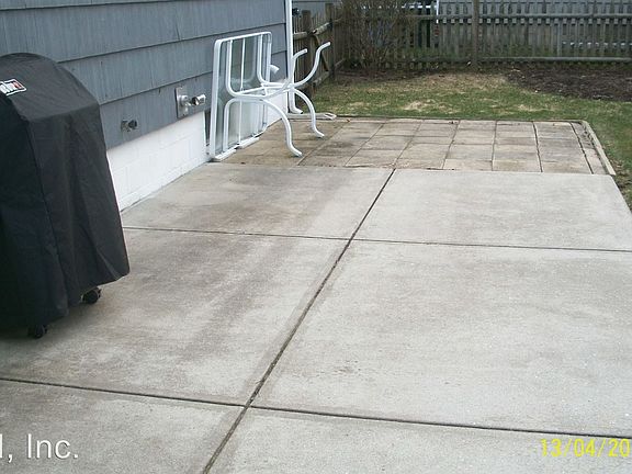 4th image of 4 Carlton Dr