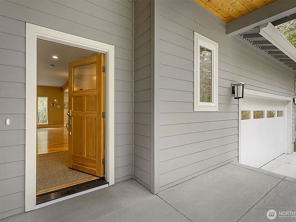 5th image of 19369 Harris Avenue NE