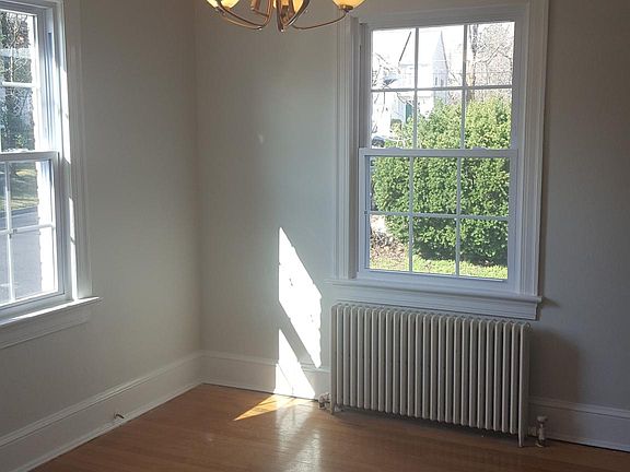 4th image of 824 N Abingdon St
