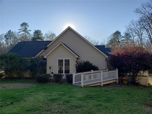 3rd image of 302 Twisted Oak Dr