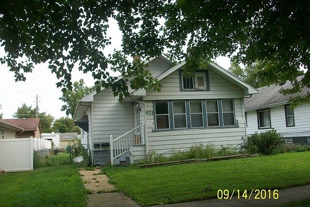 1st image of 921 W Park Dr