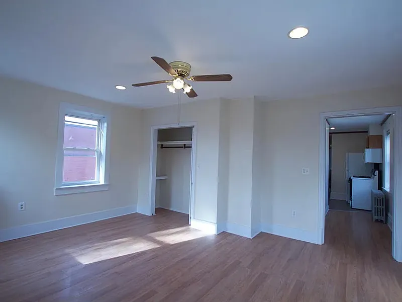 1 bed, 1.0 bath, $1,010 — Photo 2
