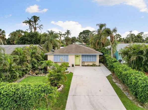 810 103rd AVE N, NAPLES, FL 34108