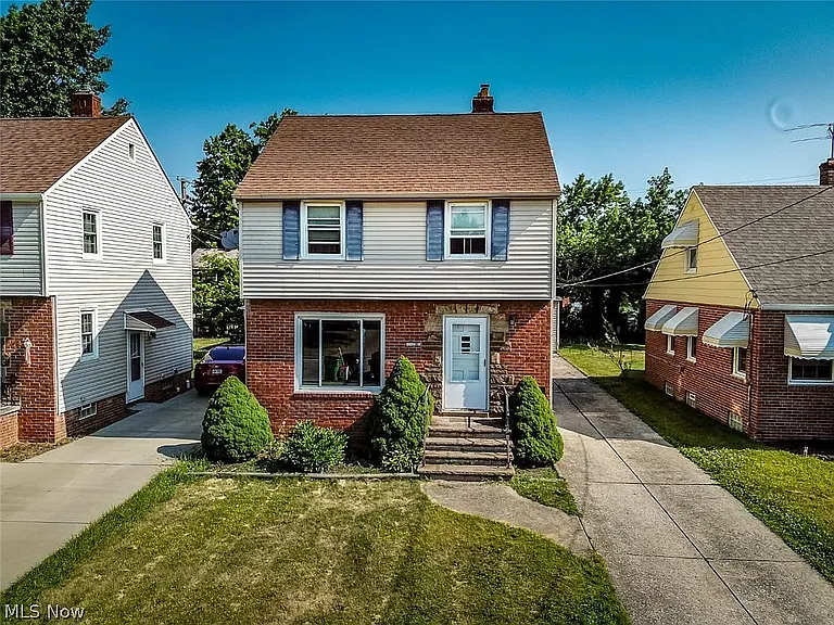 21151 Fuller Ave — Photo 1