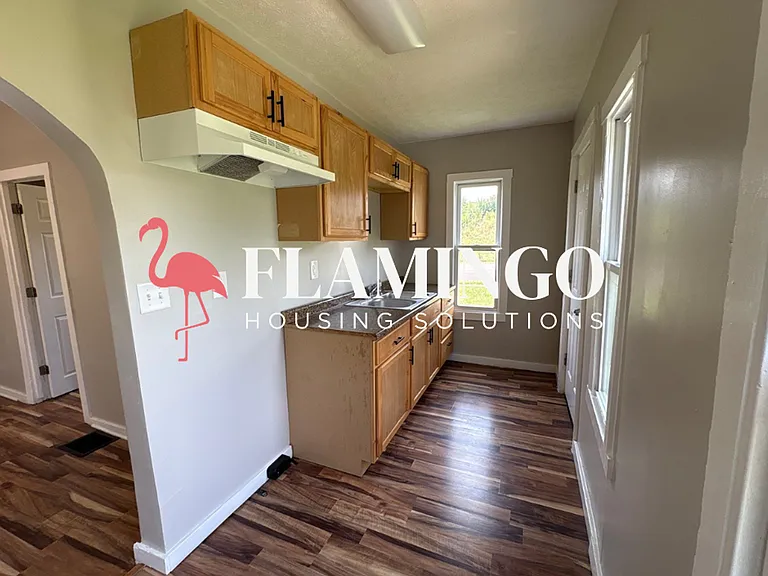 527 Smith St — Photo 7