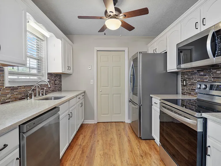 1633 Cedar Springs Cir — Photo 17