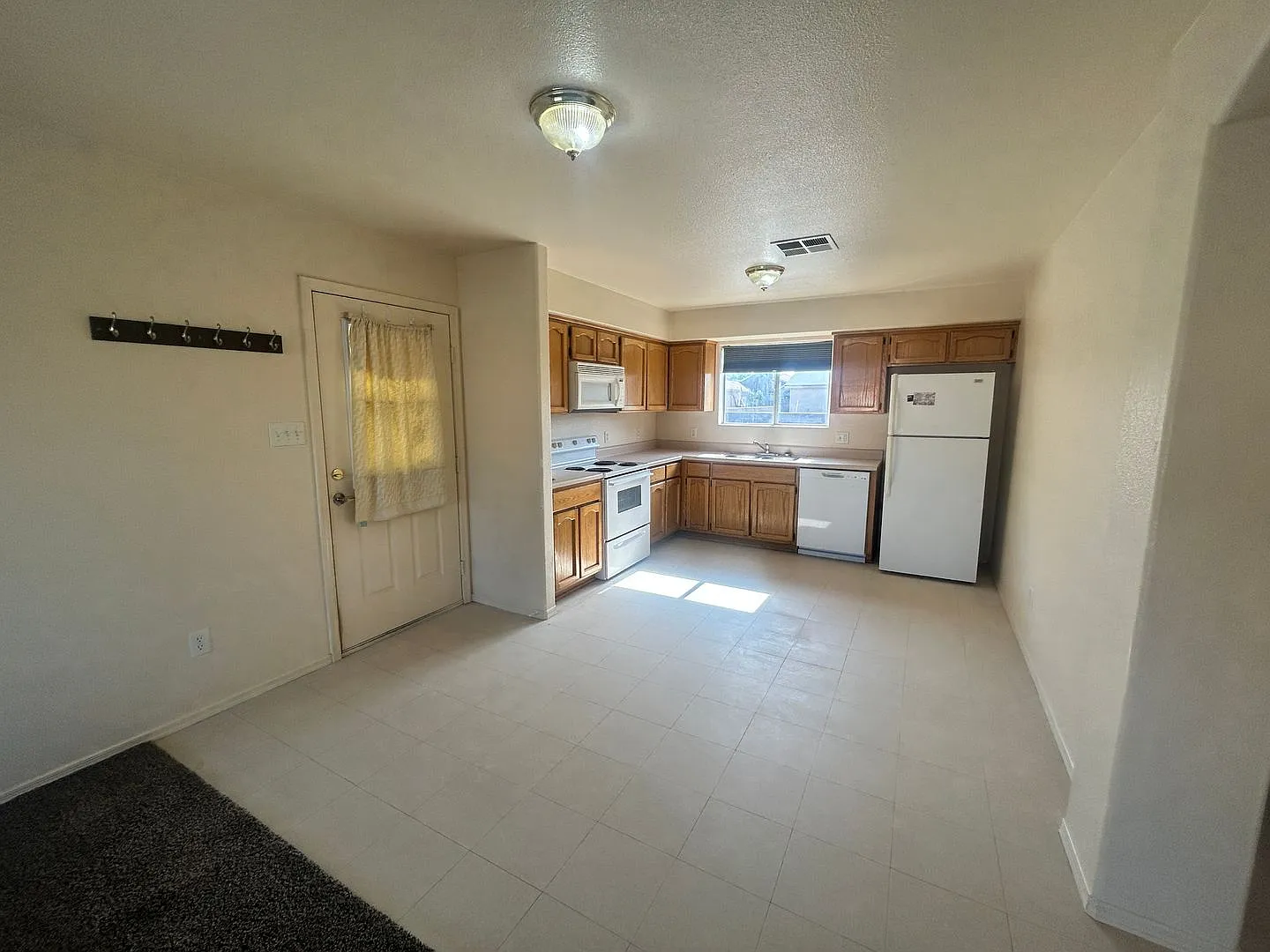 Cozy 3-Bedroom Home in Rancho Serenade Neighborhood — Photo 2