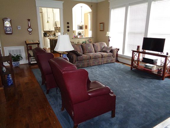 3rd image of 3116 Birdwell Dr