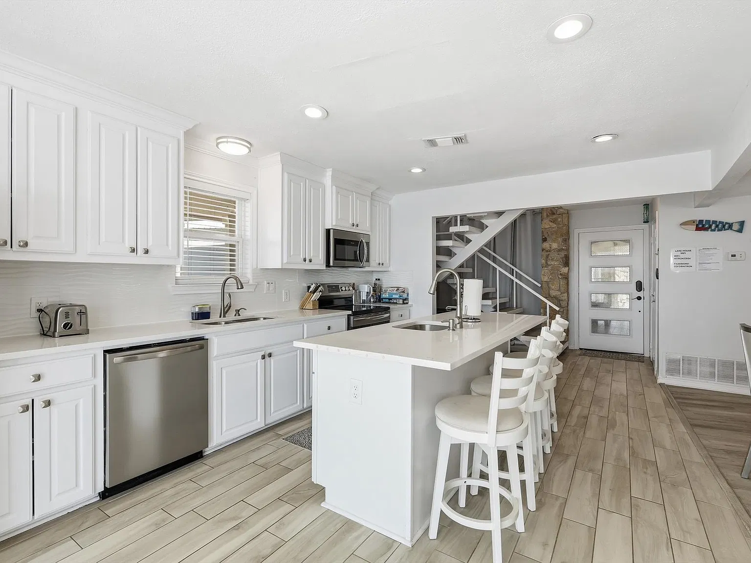 3 bed, 2064 sqft, $2,850 — Photo 3