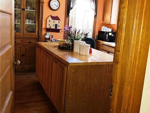 3rd image of 209 N Union Ave