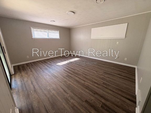 4th image of 2884 Spring Hill Dr