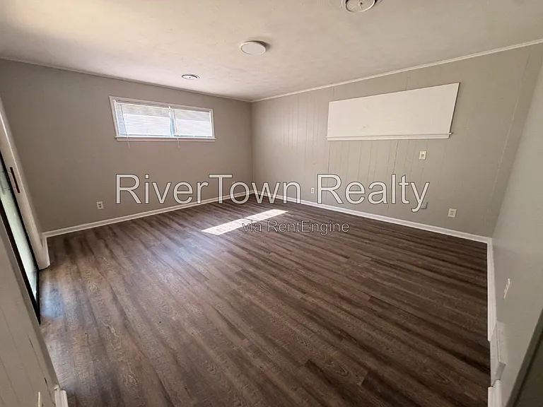 2884 Spring Hill Dr — Photo 4