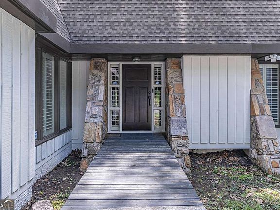 5th image of 4022 Wesley Chapel Rd