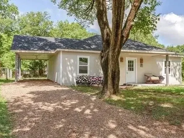 221 Braz St, Bonham, TX 75418