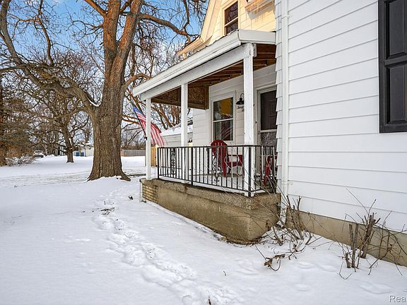 3rd image of 3071 Morrish Rd