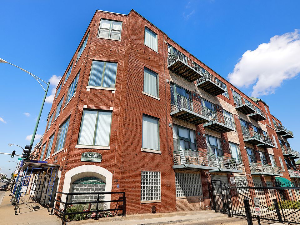 1st image of 2222 W Diversey Ave APT 305