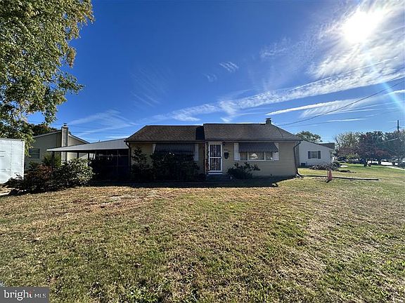 2nd image of 24 W Lois Dr