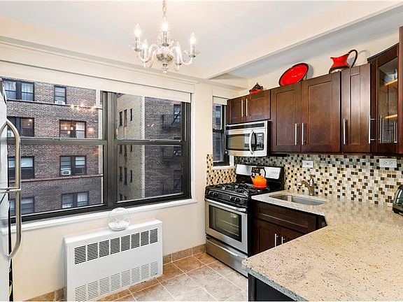4th image of 305 E 40th St #11X