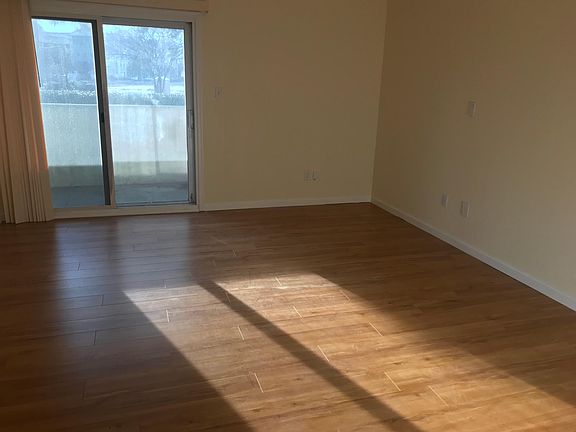 4th image of 9535 Bay Front Dr APT 101