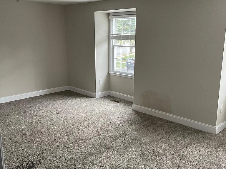 1705 Greentree Ct — Photo 6