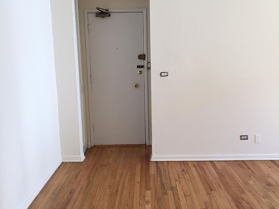 1st image of 545 W Roscoe St #5p60vgwuz