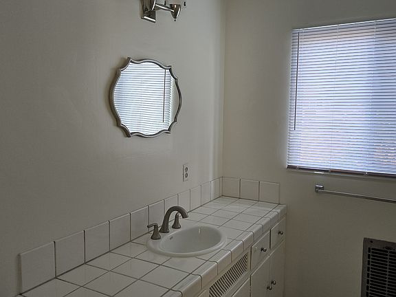 3rd image of 4743 Beverly Blvd APT 6
