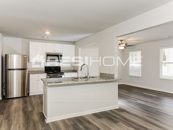3rd image of 205 Wellbrook Ct NE