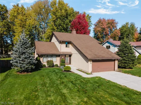30882 Old Shore Dr, North Olmsted, OH 44070