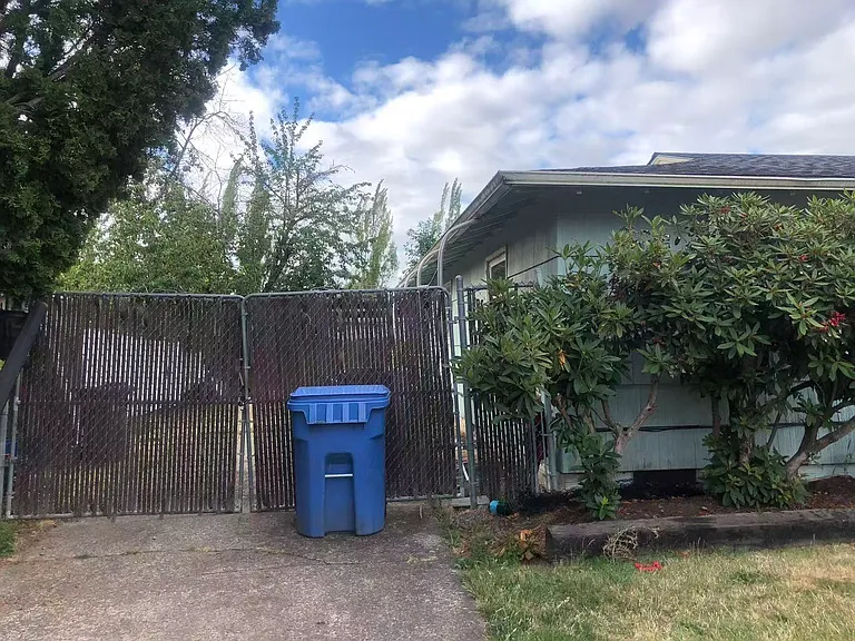 3159 Keen Ave NE — Photo 2