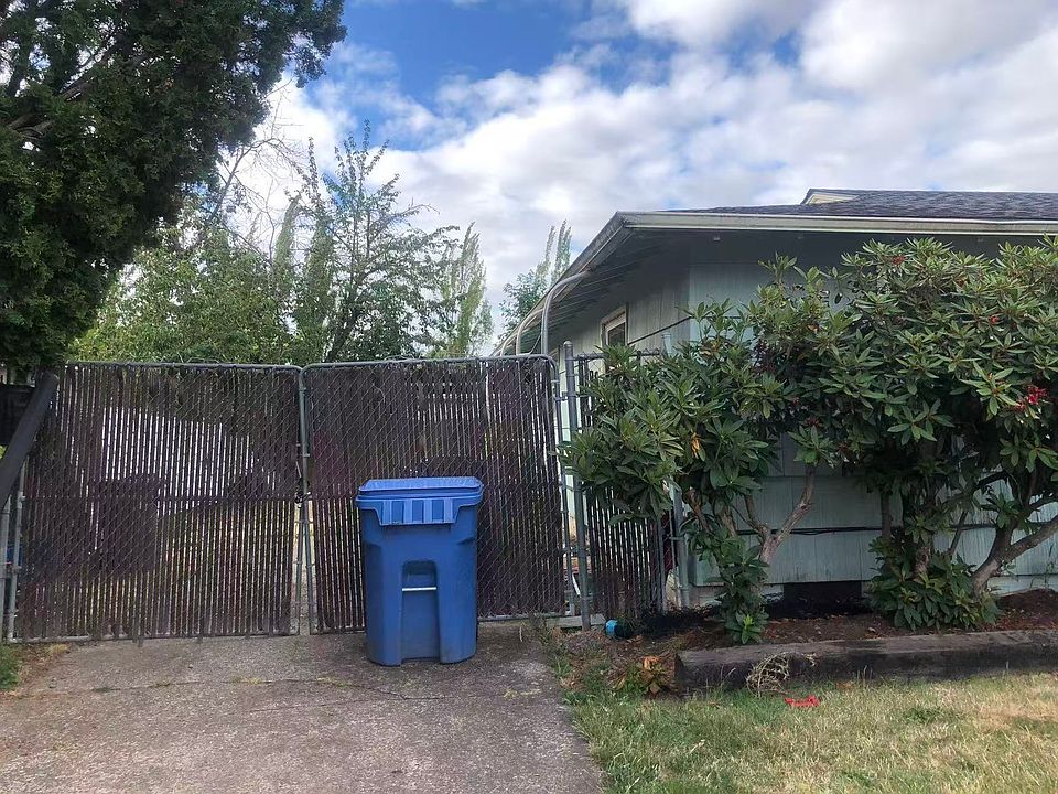 2nd image of 3159 Keen Ave NE