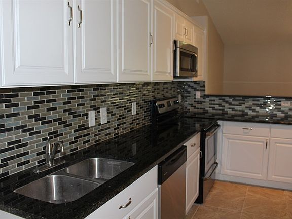 5th image of 10415 Bridlewood Ave