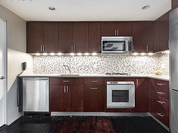 4th image of 211 Thompson Street New York Ny #10012