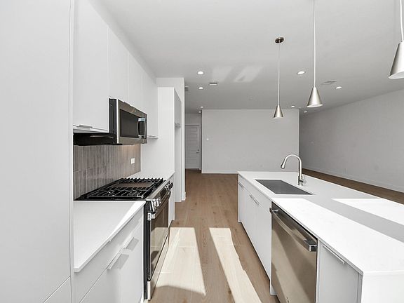 5th image of 2104 Diagonal Ln